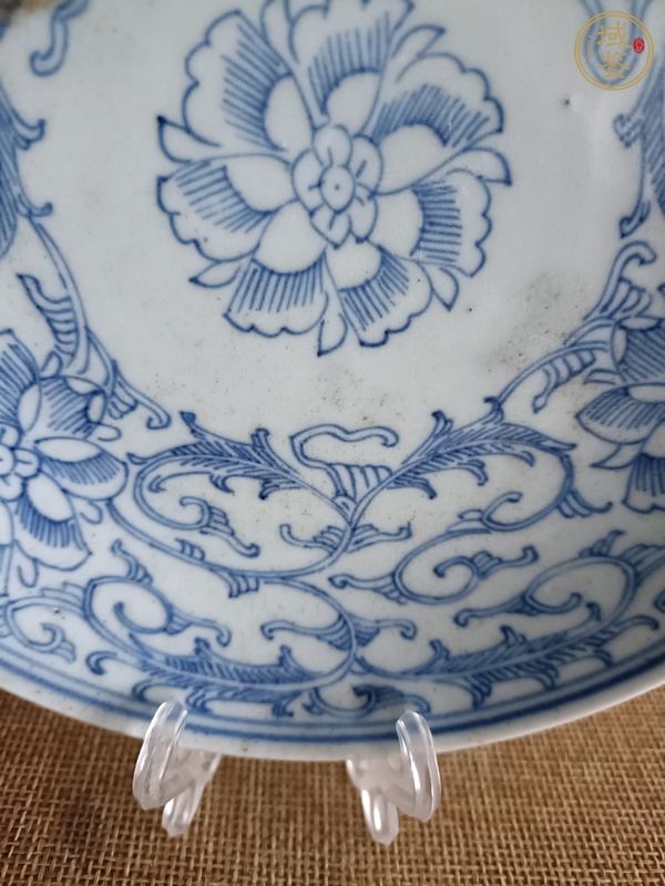 古玩陶瓷乾隆淡描青花盤真品鑒賞圖