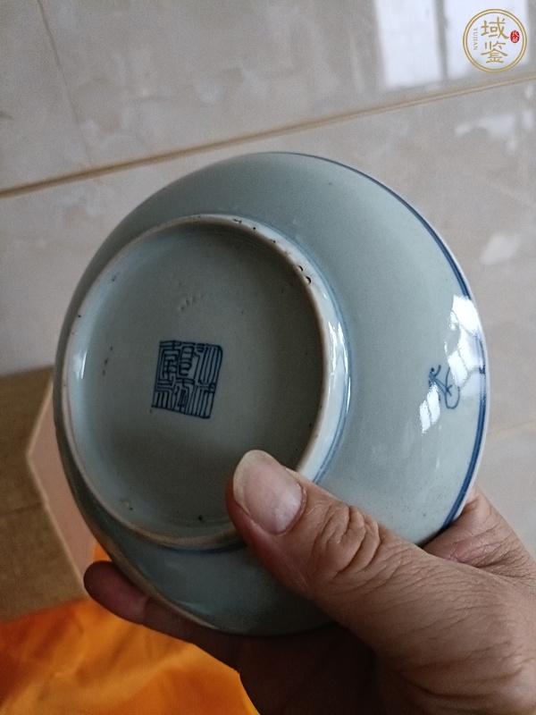 古玩陶瓷乾隆淡描青花盤真品鑒賞圖