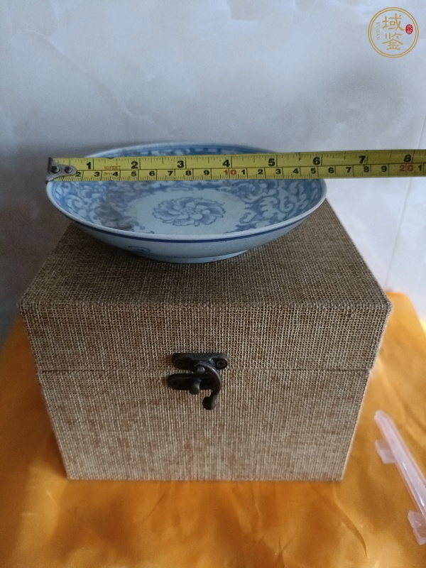 古玩陶瓷乾隆淡描青花盤真品鑒賞圖