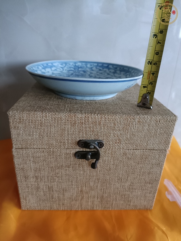 古玩陶瓷乾隆淡描青花盤真品鑒賞圖