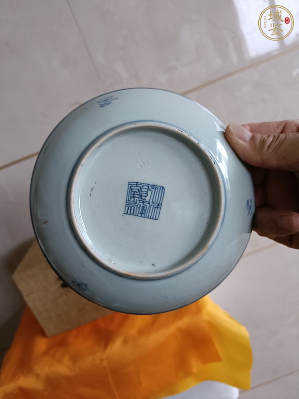 古玩乾隆淡描青花盤真品鑒賞圖
