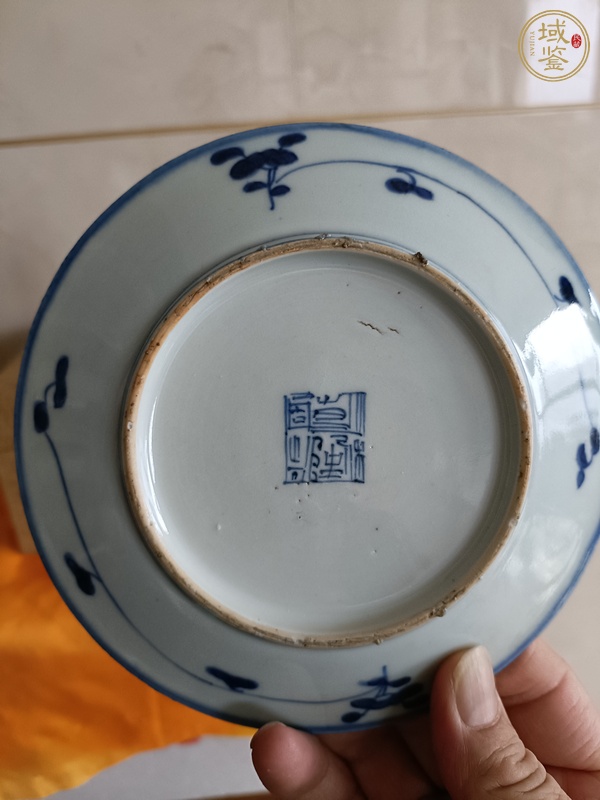 古玩陶瓷清乾隆青花纏枝花卉紋盤真品鑒賞圖