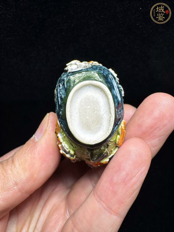 古玩陶瓷粉彩堆塑人物故事紋鼻煙壺真品鑒賞圖