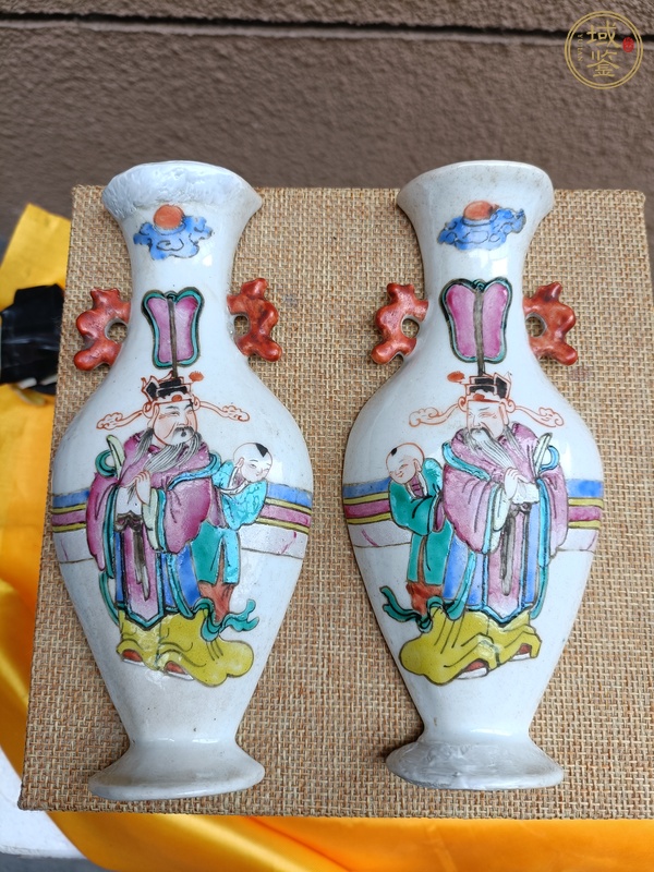 古玩粉彩天官賜福壁瓶真品鑒賞圖