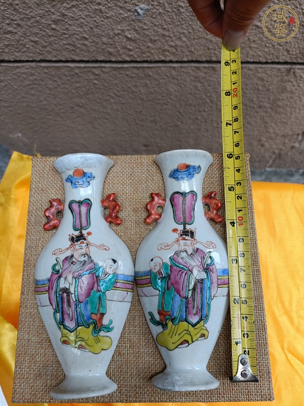 古玩陶瓷粉彩天官賜福壁瓶真品鑒賞圖