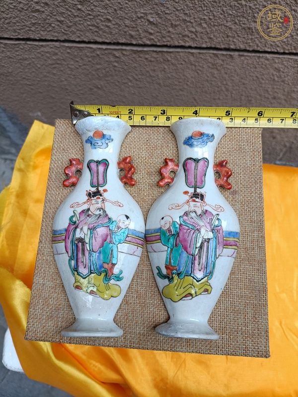 古玩陶瓷粉彩天官賜福壁瓶真品鑒賞圖