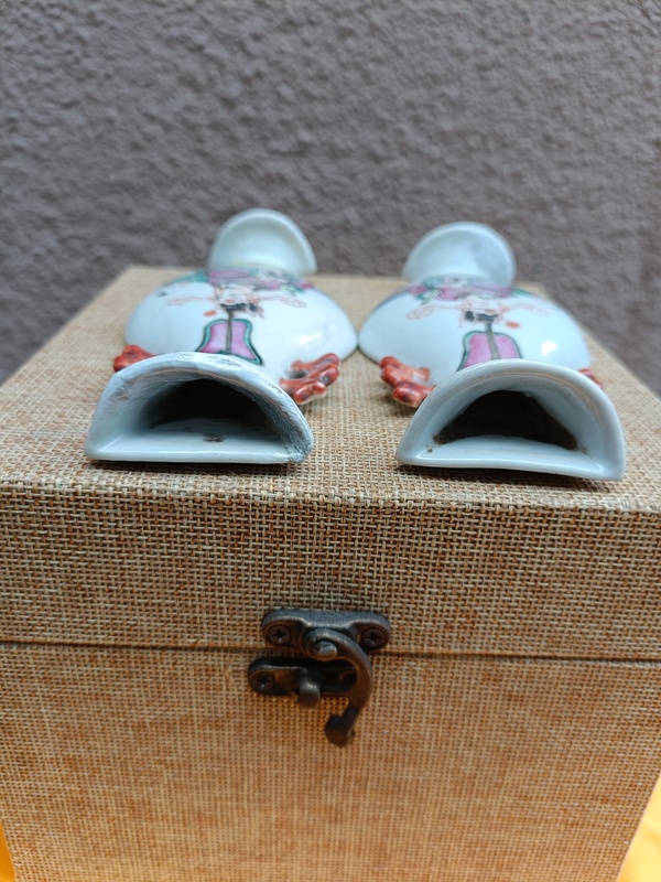 古玩陶瓷清中期粉彩天官賜福壁瓶拍賣(mài)，當(dāng)前價(jià)格1980元