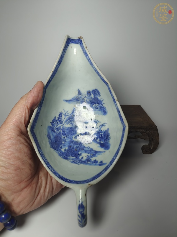 古玩陶瓷清中期青花把杯真品鑒賞圖