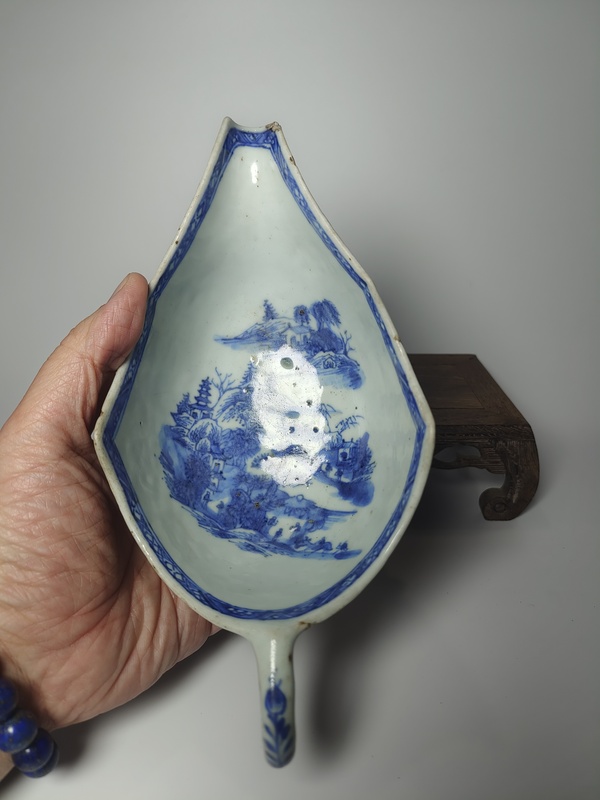 古玩陶瓷乾隆青花山水紋奶壺拍賣(mài)，當(dāng)前價(jià)格1600元