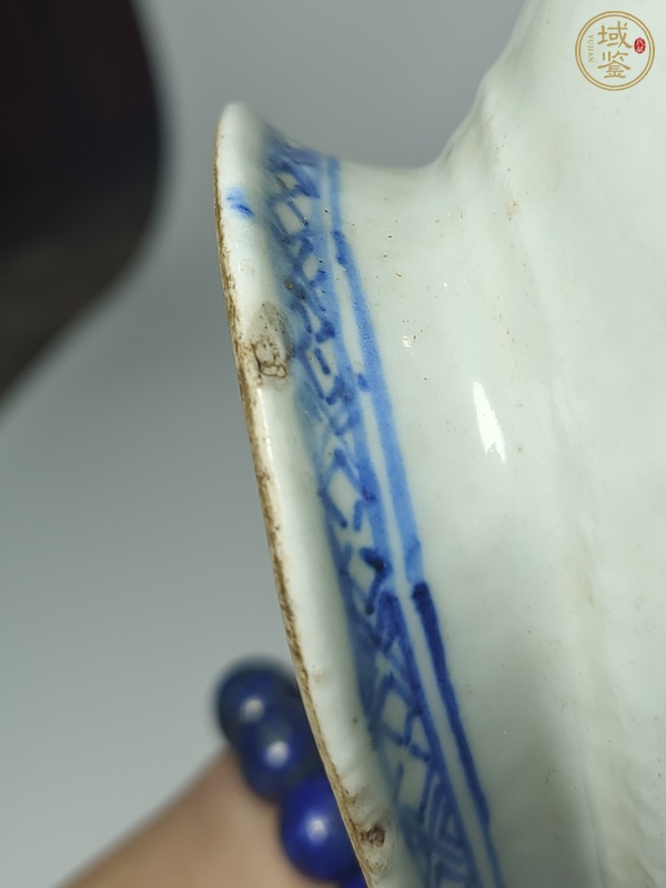 古玩陶瓷清中期青花把杯真品鑒賞圖