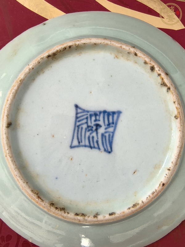 古玩陶瓷豆青釉廣彩花鳥紋盤真品鑒賞圖