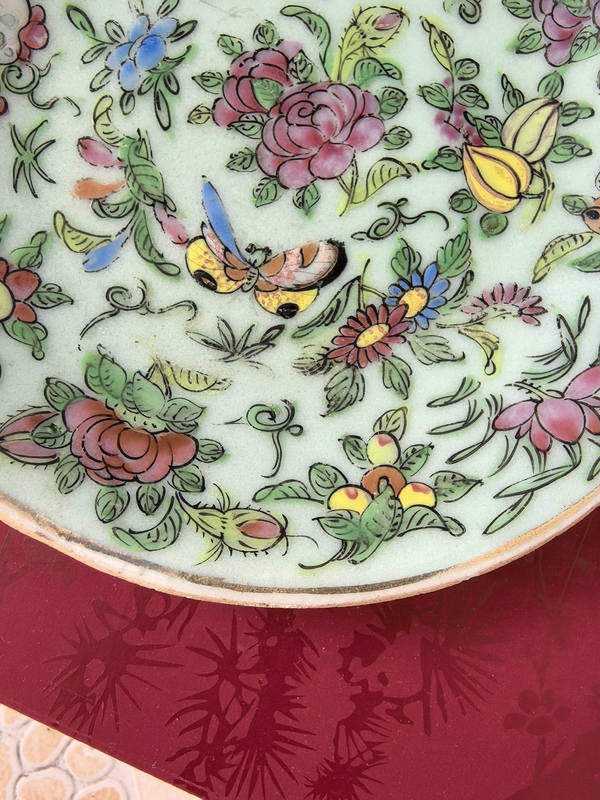 古玩陶瓷清中期，豆青釉廣彩花鳥紋盤拍賣，當(dāng)前價(jià)格999元