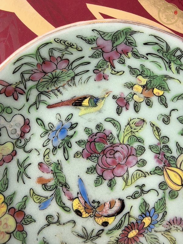 古玩陶瓷豆青釉廣彩花鳥紋盤真品鑒賞圖