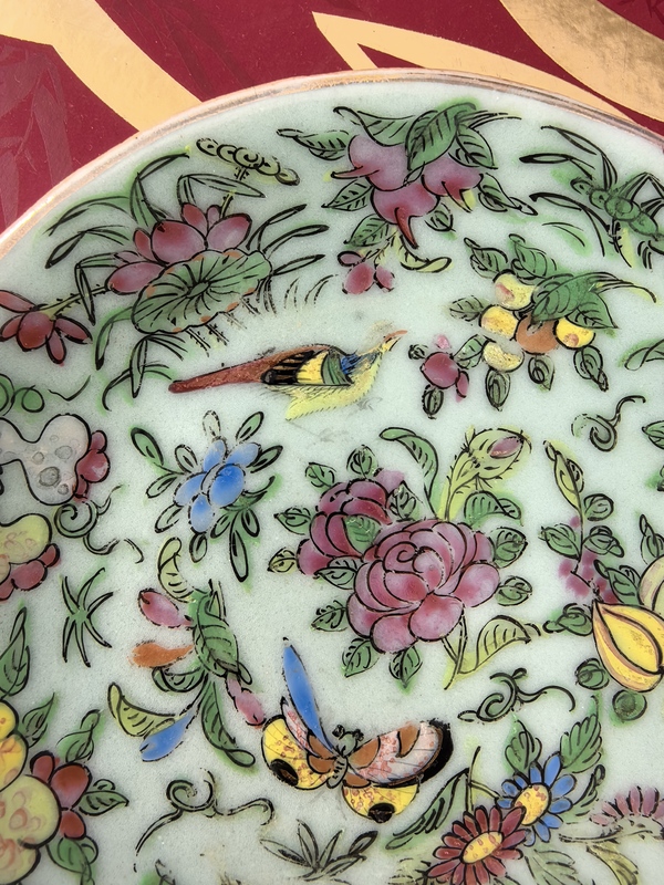 古玩陶瓷清中期，豆青釉廣彩花鳥紋盤拍賣，當(dāng)前價(jià)格999元