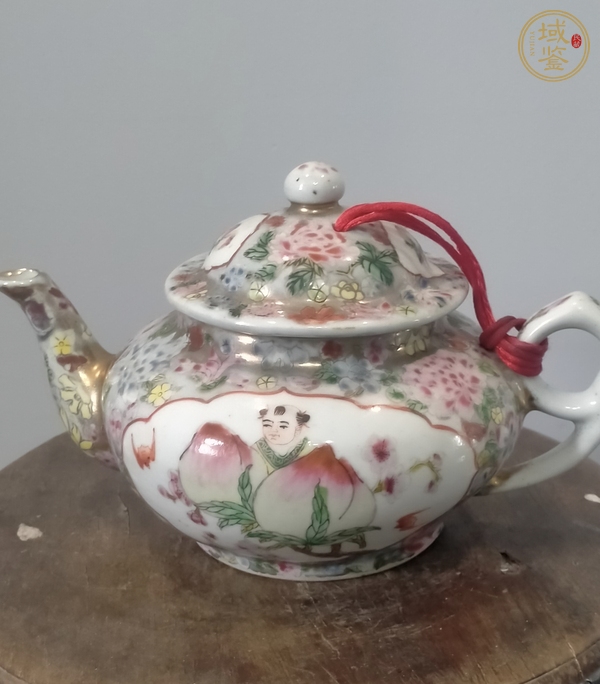 古玩陶瓷粉彩童子捧壽圖茶壺真品鑒賞圖