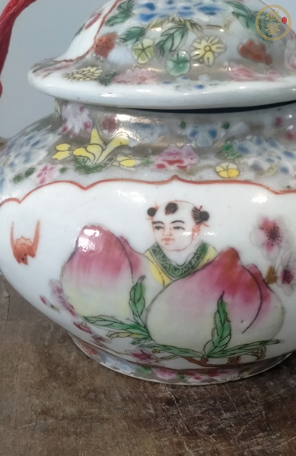 古玩陶瓷粉彩童子捧壽圖茶壺真品鑒賞圖
