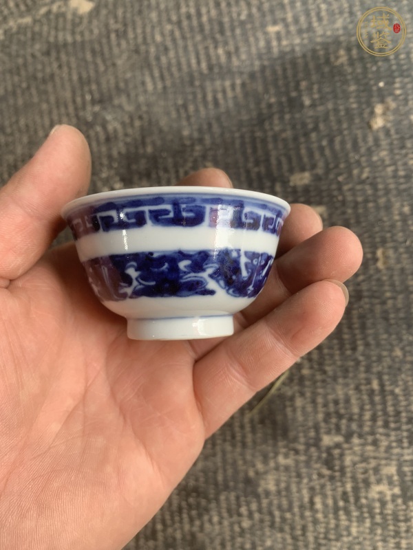 古玩陶瓷青花夔龍紋杯真品鑒賞圖