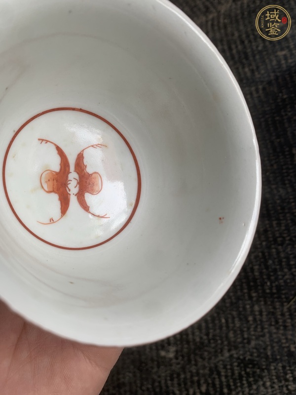 古玩陶瓷礬紅彩福壽紋杯真品鑒賞圖