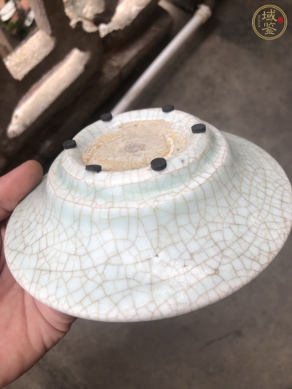 古玩陶瓷龍泉窯青釉盤真品鑒賞圖