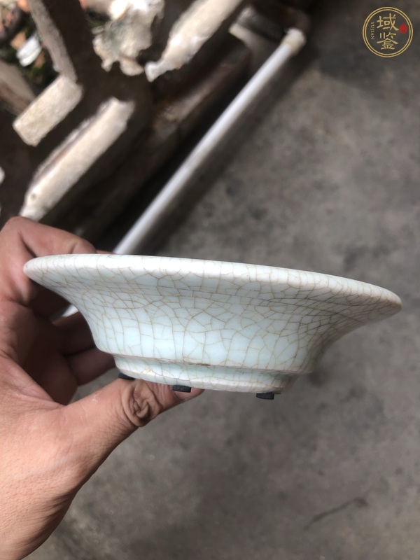 古玩陶瓷龍泉窯青釉盤真品鑒賞圖
