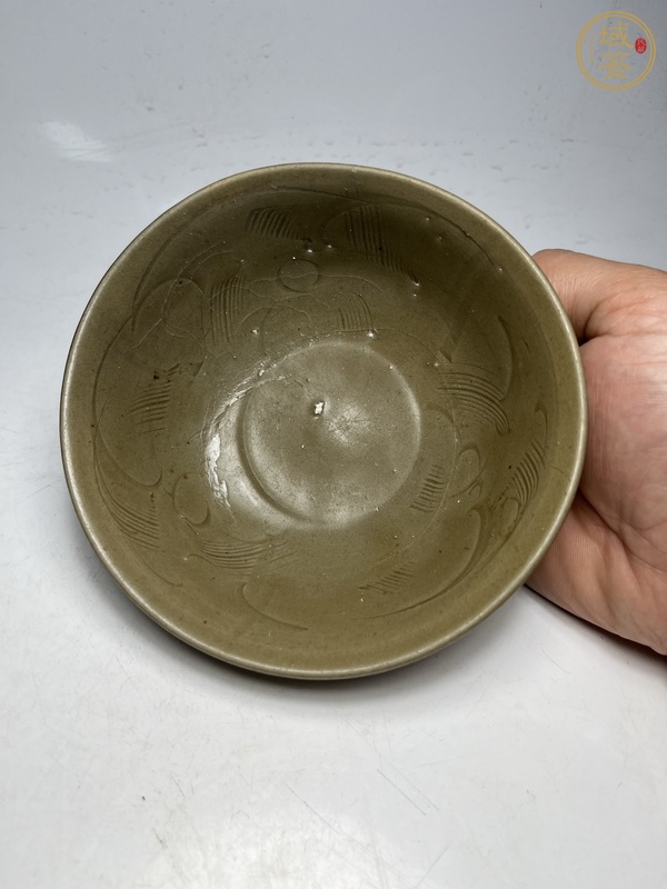 古玩陶瓷青釉刻花茶碗真品鑒賞圖
