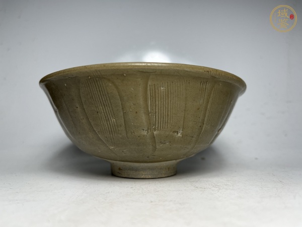 古玩陶瓷青釉刻花茶碗真品鑒賞圖