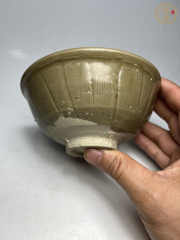 古玩陶瓷青釉刻花茶碗真品鑒賞圖