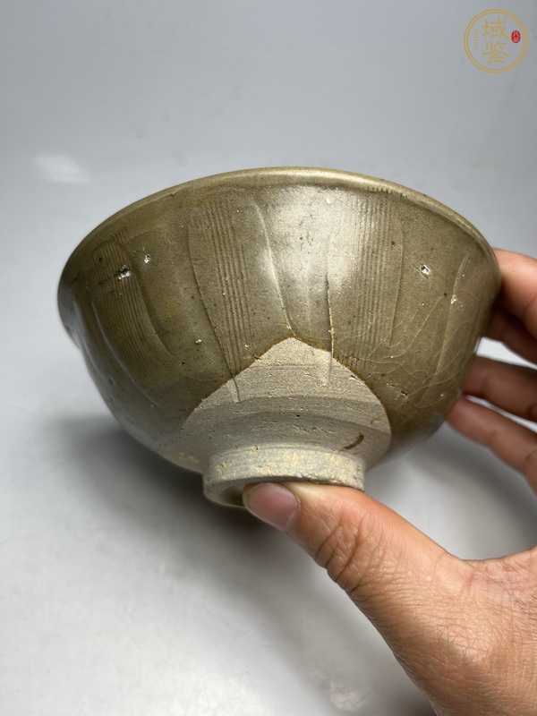 古玩陶瓷青釉刻花茶碗真品鑒賞圖