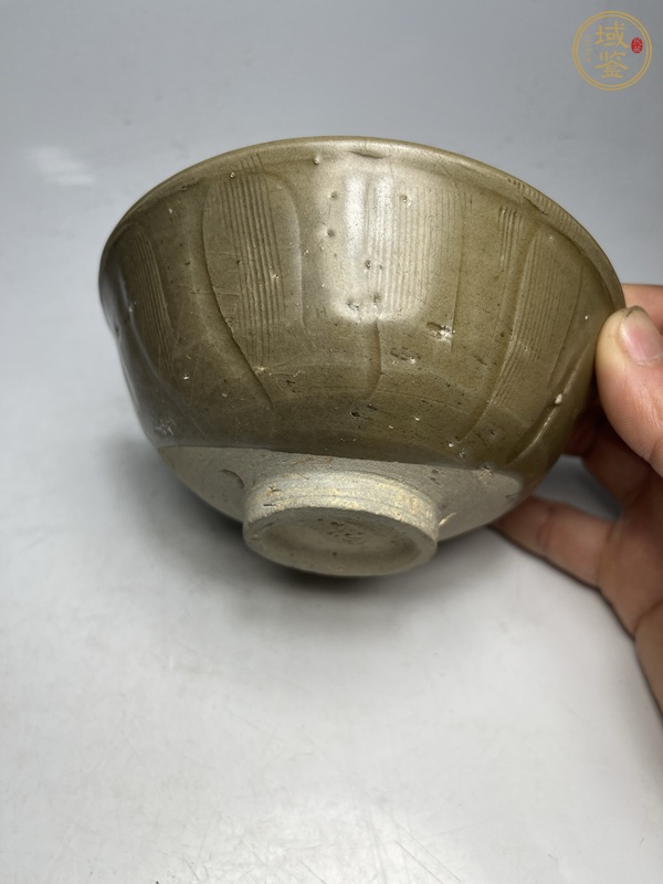 古玩陶瓷青釉刻花茶碗真品鑒賞圖