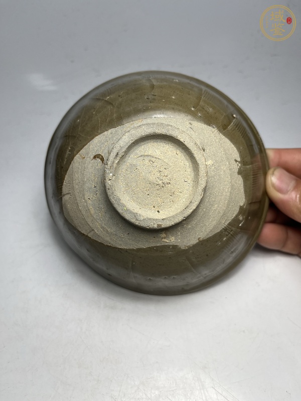 古玩陶瓷青釉刻花茶碗真品鑒賞圖