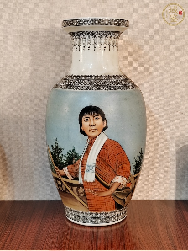 古玩陶瓷新粉彩人物盤口瓶真品鑒賞圖