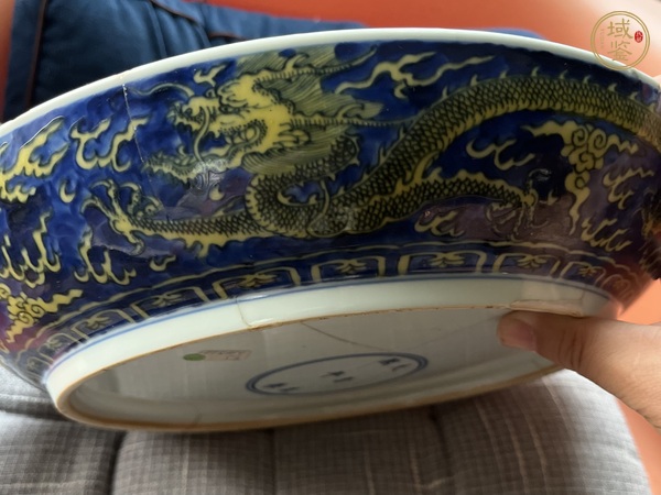 古玩陶瓷清康熙青花地黃彩云龍趕珠紋盤真品鑒賞圖