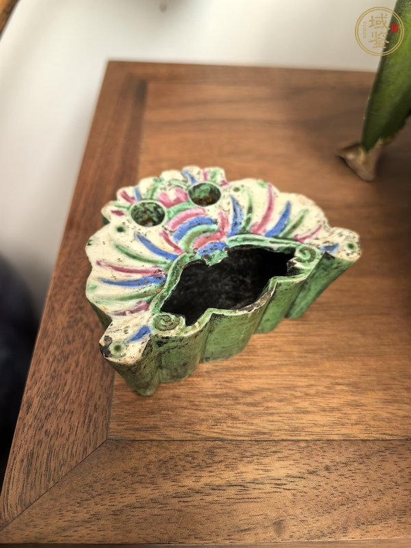 古玩陶瓷粉彩蝴蝶型筆插真品鑒賞圖