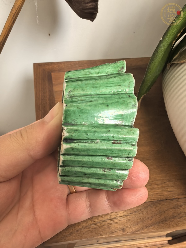 古玩陶瓷粉彩蝴蝶型筆插真品鑒賞圖