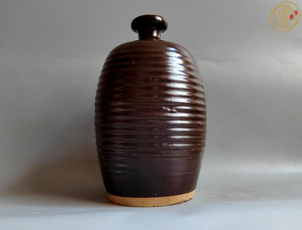 古玩陶瓷明代醬紅釉旋紋梅瓶真品鑒賞圖