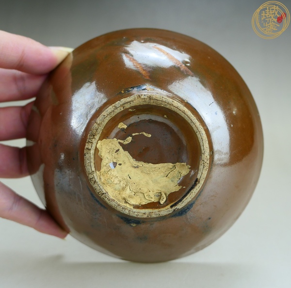 古玩陶瓷晚清磁州窯醬紅釉碗真品鑒賞圖