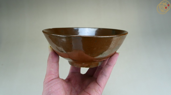 古玩陶瓷晚清磁州窯醬紅釉碗真品鑒賞圖