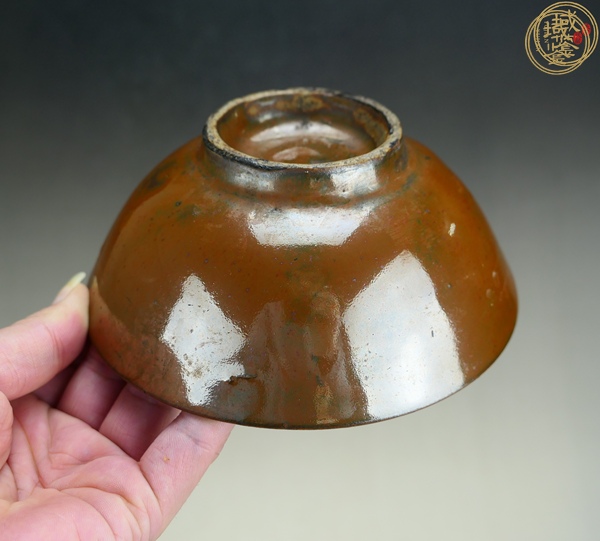 古玩陶瓷晚清磁州窯醬紅釉碗真品鑒賞圖