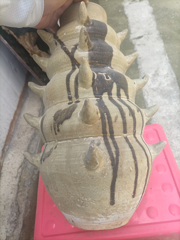 古玩陶瓷青釉褐彩多角罐拍賣，當(dāng)前價(jià)格1000元