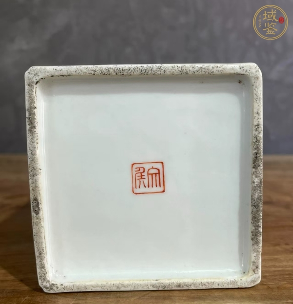 古玩陶瓷鄒文侯款淺絳彩花鳥紋四方筆筒真品鑒賞圖