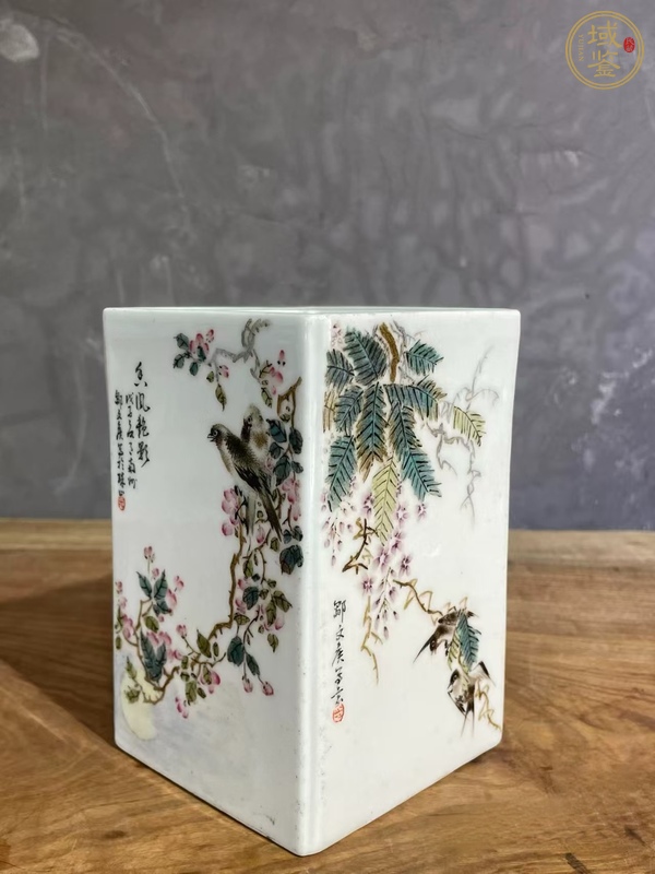 古玩陶瓷鄒文侯款淺絳彩花鳥紋四方筆筒真品鑒賞圖