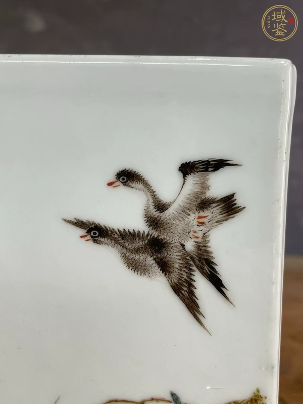 古玩陶瓷鄒文侯款淺絳彩花鳥紋四方筆筒真品鑒賞圖