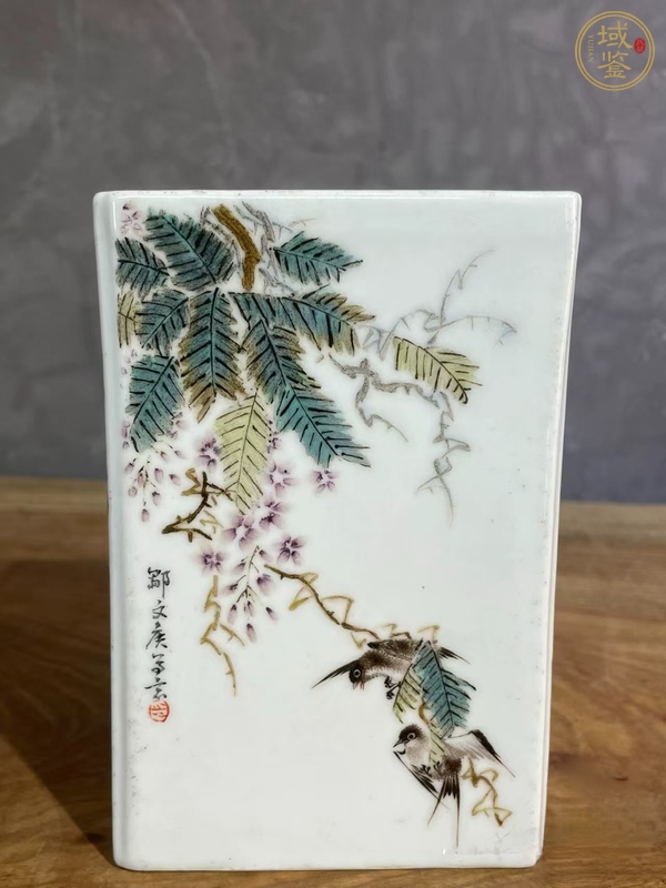 古玩陶瓷鄒文侯款淺絳彩花鳥紋四方筆筒真品鑒賞圖