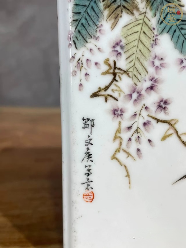 古玩陶瓷鄒文侯款淺絳彩花鳥紋四方筆筒真品鑒賞圖