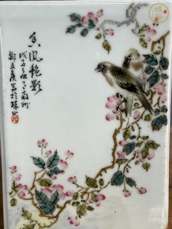 古玩陶瓷鄒文侯款淺絳彩花鳥紋四方筆筒真品鑒賞圖