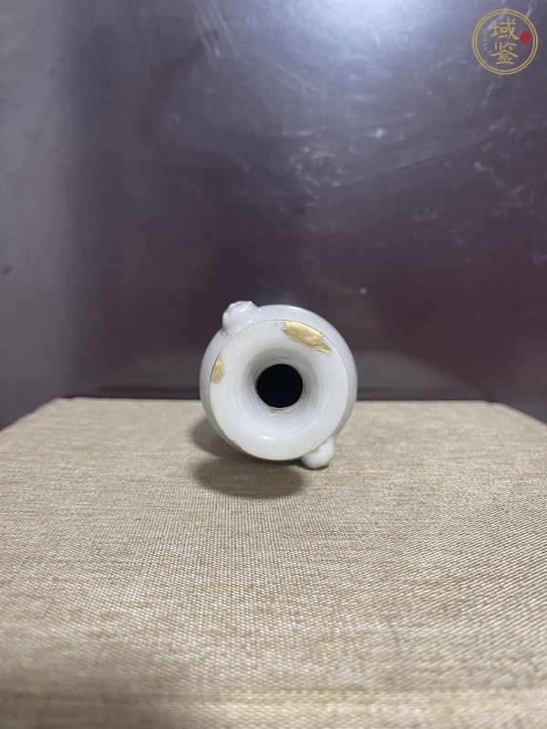 古玩陶瓷晚清白釉獅耳瓶真品鑒賞圖
