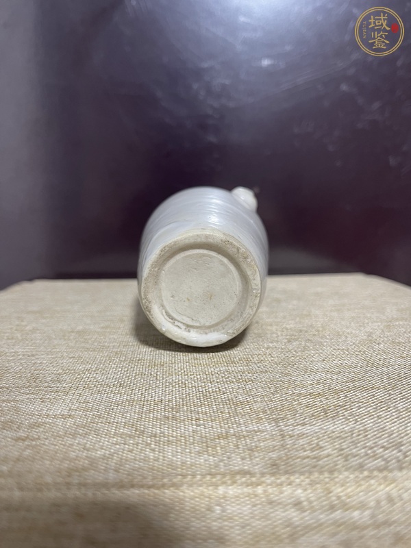 古玩陶瓷晚清白釉獅耳瓶真品鑒賞圖