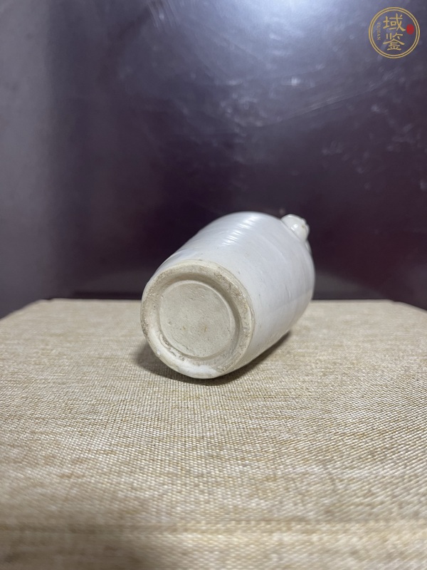 古玩陶瓷晚清白釉獅耳瓶真品鑒賞圖