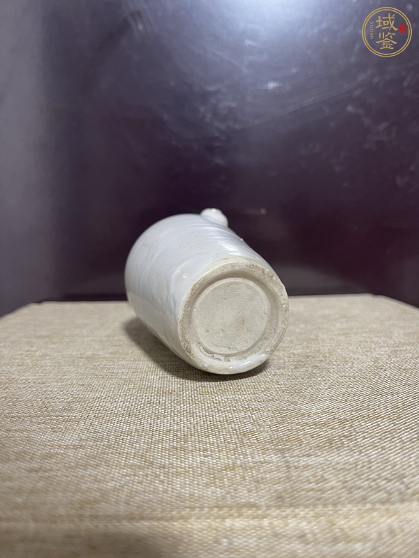 古玩陶瓷晚清白釉獅耳瓶真品鑒賞圖