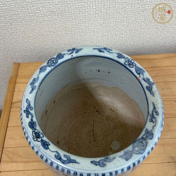 古玩陶瓷明晚期 青花云鶴八卦紋三足爐真品鑒賞圖